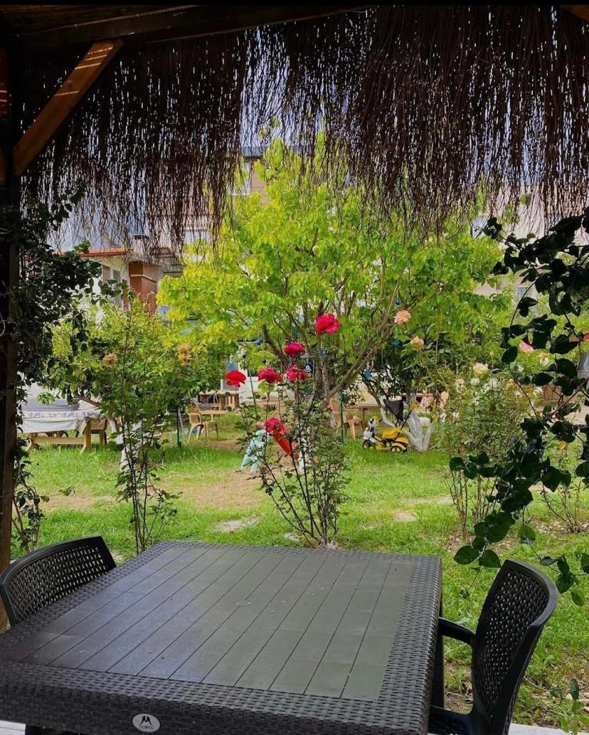 Mandarin Beach Hotel Гумулдур Екстериор снимка